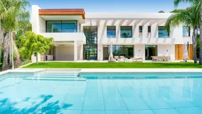 Comprar villa en Los Monteros Playa de 5 dormitorios