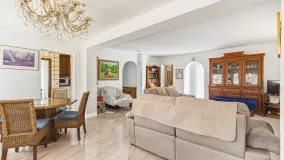 Villa for sale in Nueva Andalucia
