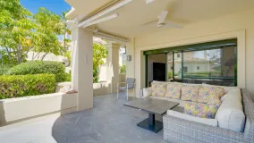 For sale ground floor apartment in Los Capanes del Golf