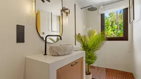 For sale Nueva Andalucia villa with 6 bedrooms