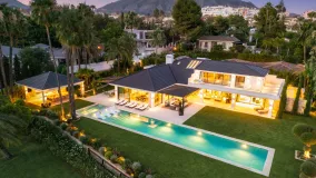 Buy 7 bedrooms villa in Las Brisas