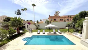 For sale 9 bedrooms house in El Faro de Calaburras