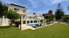 For sale 9 bedrooms house in El Faro de Calaburras