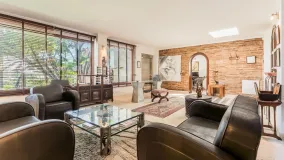 Villa for sale in Nueva Andalucia with 7 bedrooms