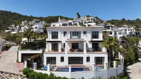 For sale villa in Benahavis Hills Country Club