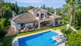 6 bedrooms Nueva Andalucia villa for sale