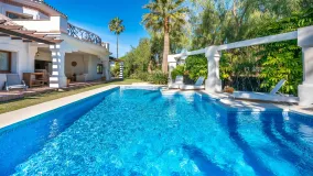 6 bedrooms Nueva Andalucia villa for sale