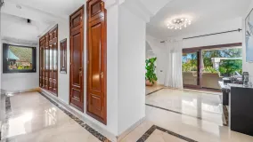 6 bedrooms Nueva Andalucia villa for sale