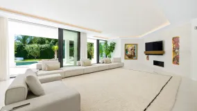 Villa en venta de 4 dormitorios en Nueva Andalucia