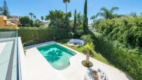 Villa en venta de 4 dormitorios en Nueva Andalucia