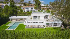 Comprar villa en Nueva Andalucia de 5 dormitorios