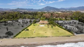 Villa en venta de 4 dormitorios en Guadalmina Baja