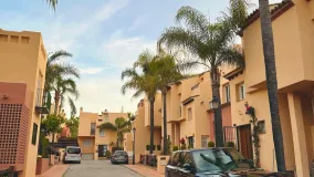 For sale 3 bedrooms town house in Condes de Iza