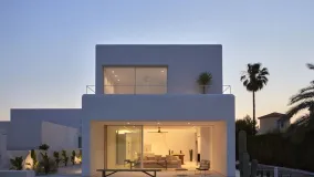 Villa for sale in Estepona with 3 bedrooms