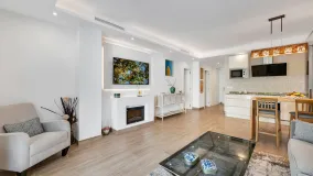 Ground floor apartment with 2 bedrooms for sale in Puente Romano II