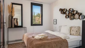 Duplex penthouse for sale in Calahonda with 4 bedrooms