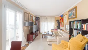 Comprar apartamento en Estepona Puerto con 3 dormitorios