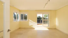 Se vende apartamento en New Golden Mile con 4 dormitorios