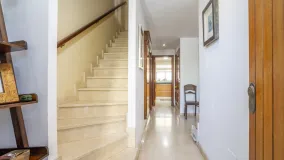 For sale 4 bedrooms chalet in Estepona