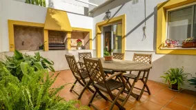 For sale 4 bedrooms chalet in Estepona