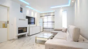 Chalet for sale in Estepona with 3 bedrooms