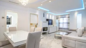 Chalet for sale in Estepona with 3 bedrooms