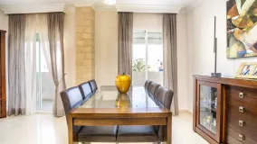 Apartamento en venta en Estepona Puerto de 4 dormitorios