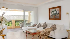 For sale apartment in Elviria Playa with 4 bedrooms
