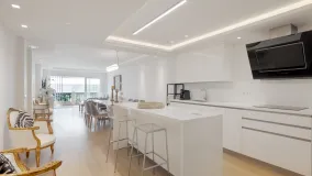 For sale apartment in Elviria Playa with 4 bedrooms