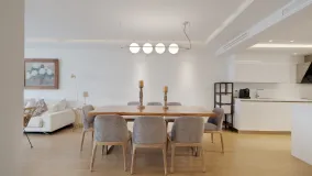 For sale apartment in Elviria Playa with 4 bedrooms