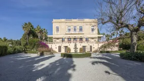 For sale unique building in Motril with 8 bedrooms