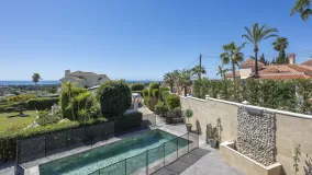 Estepona 6 bedrooms villa for sale