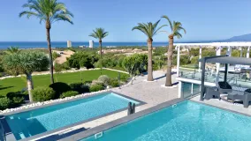 For sale 7 bedrooms villa in Elviria