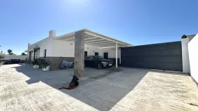 Comprar finca en Estepona con 3 dormitorios