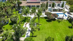 Buy villa in Alhambra del Golf
