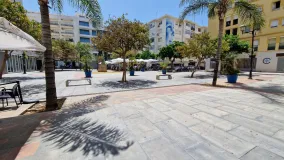 Apartamento de 3 dormitorios en venta en Estepona Centro
