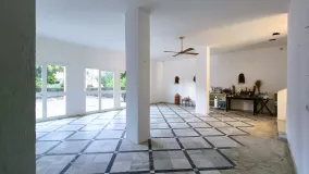 Commercial premises with 1 bedroom for sale in Bahia Dorada