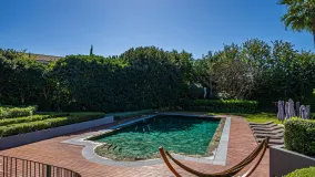 Se vende villa en Guadalmina Baja de 10 dormitorios