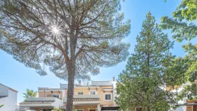 For sale La Quinta town house with 4 bedrooms