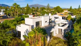 Villa for sale in Guadalmina Baja with 4 bedrooms