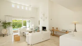 For sale villa with 4 bedrooms in Finca Cortesin