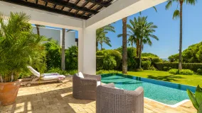 For sale villa with 4 bedrooms in Finca Cortesin