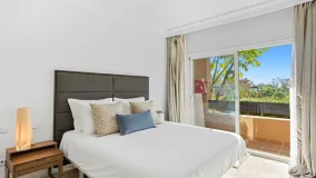 Se vende apartamento planta baja en Alminar de Marbella