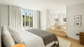 Buy villa in Nueva Andalucia with 5 bedrooms