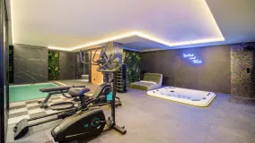 For sale Nueva Andalucia villa with 6 bedrooms