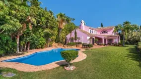 For sale villa with 5 bedrooms in Benahavis