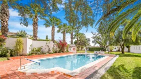 For sale 4 bedrooms villa in Calahonda