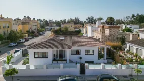 For sale villa with 5 bedrooms in Cala de Mijas