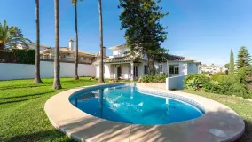 For sale villa with 4 bedrooms in Cerrado del Aguila