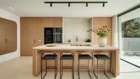 Villa for sale in Elviria with 5 bedrooms